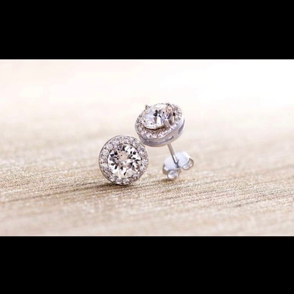 Round Halo Swarovski Stud Earrings - Picture 6 of 8
